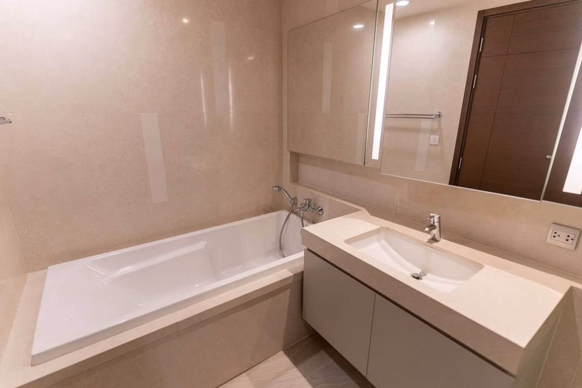 Condo - Image 4