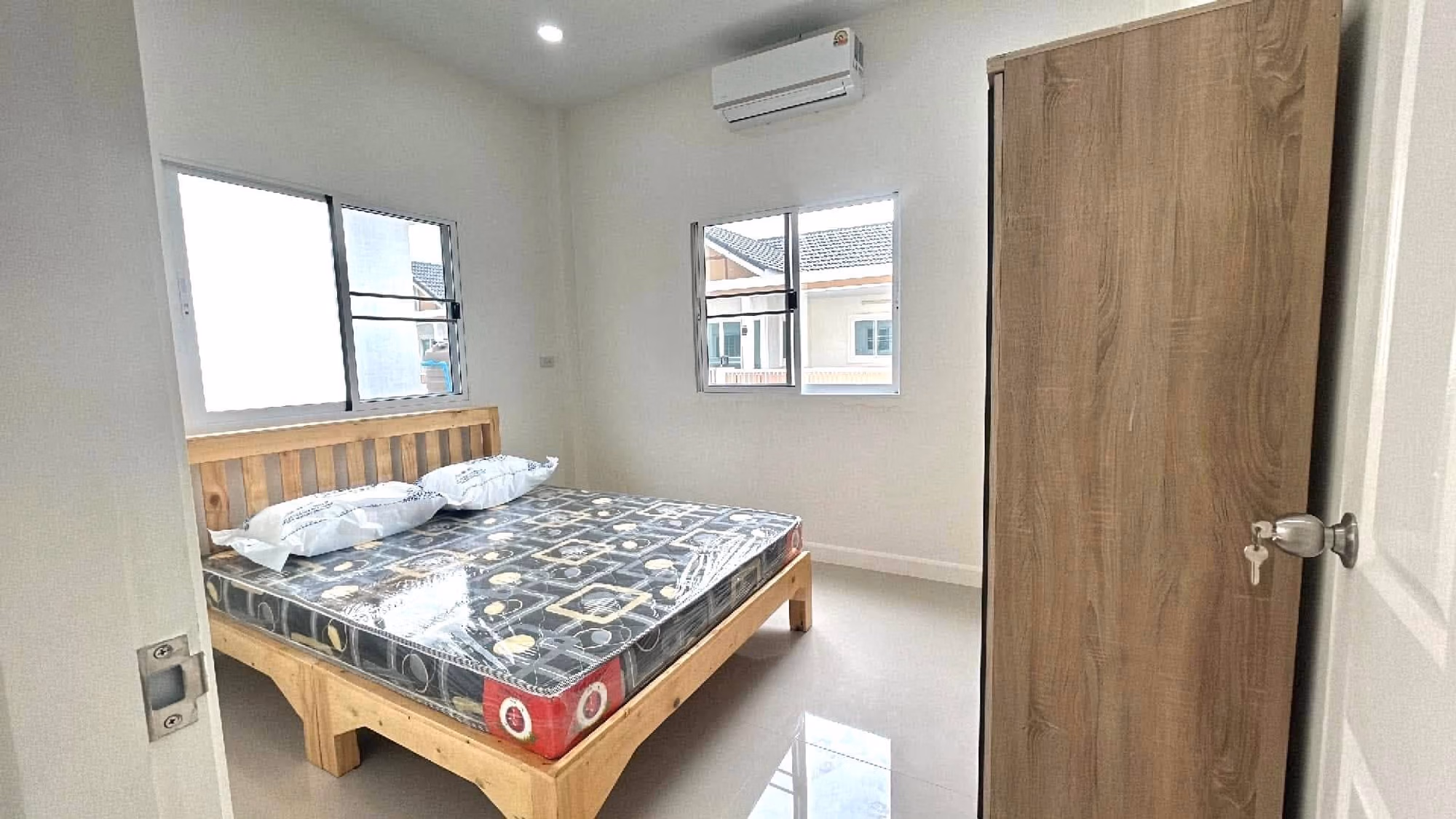 3 Bed House for Rent in Hang Dong - Image 7