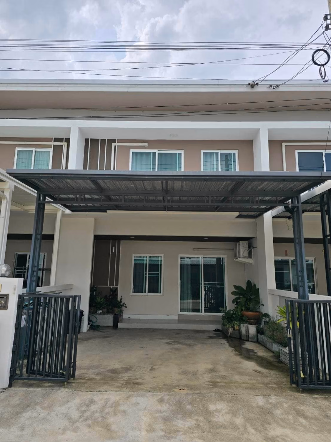 3 ห้องนอน Townhouse สำหรับ ขาย ใน สันทราย - Image 1