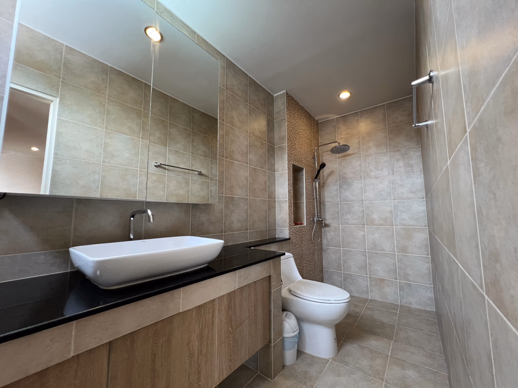 5 Bed House for Sale in Hang Dong - Image 16