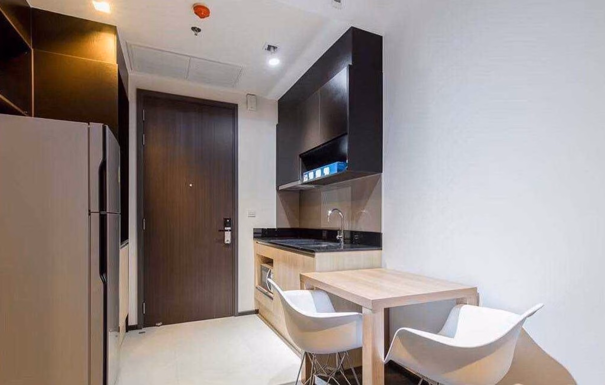 1 ห้องนอน Condo สำหรับ จำหน่าย ใน วัฒนา - Image 2