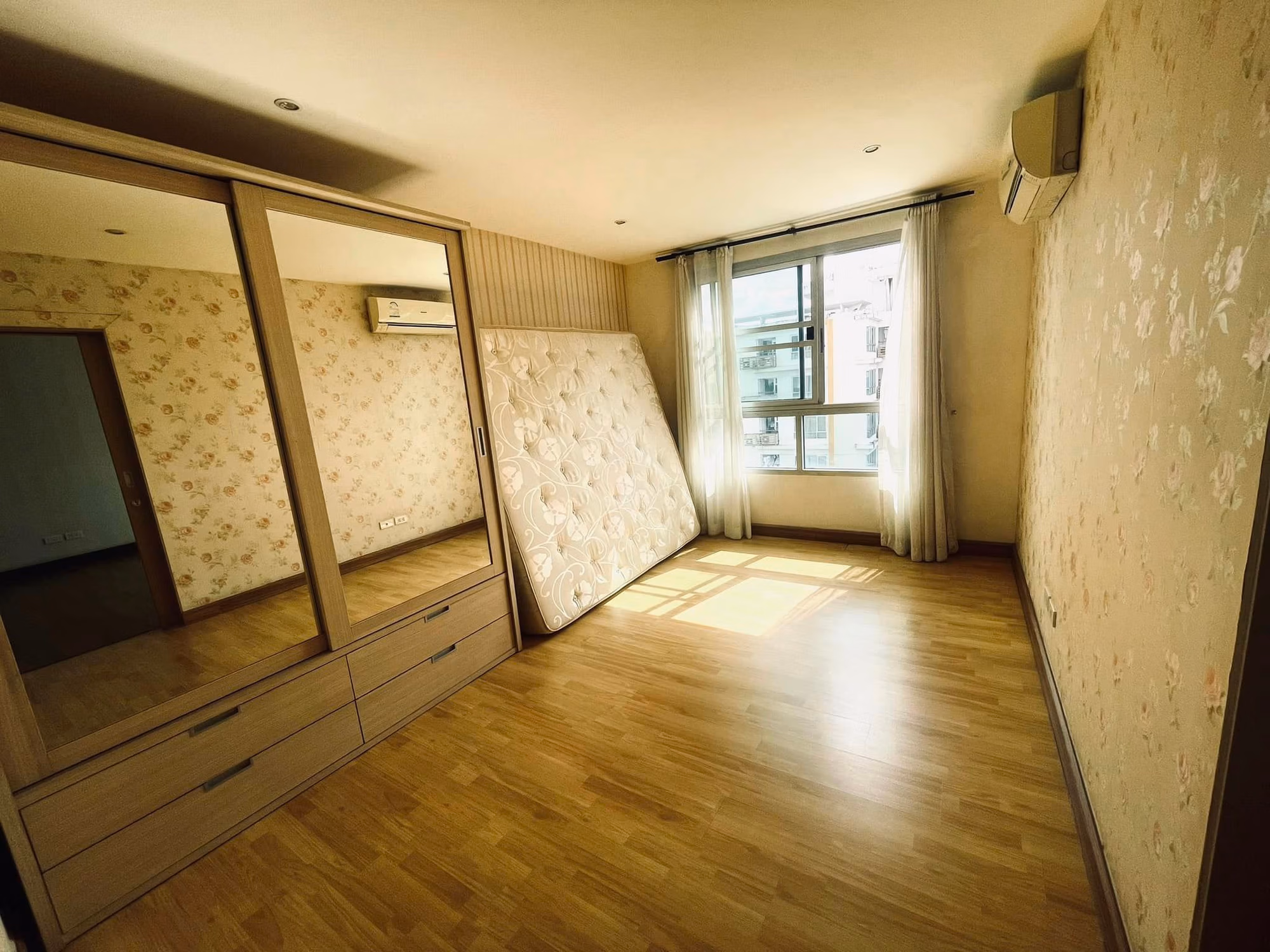 Condo - Image 3