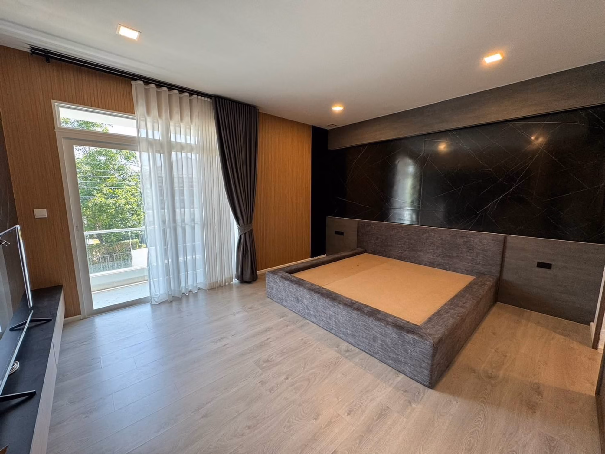 4 Bed House for Rent in Prawet - Image 6