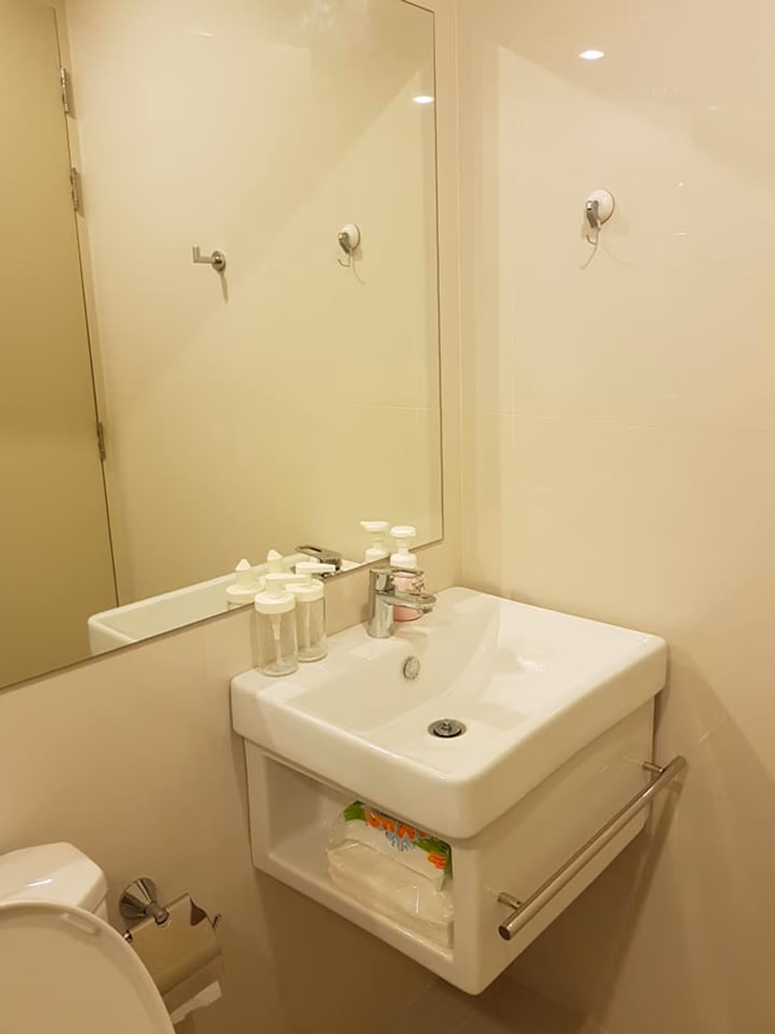 1 Bed Condo for Rent and Sale in Huai Khwang - Image 5