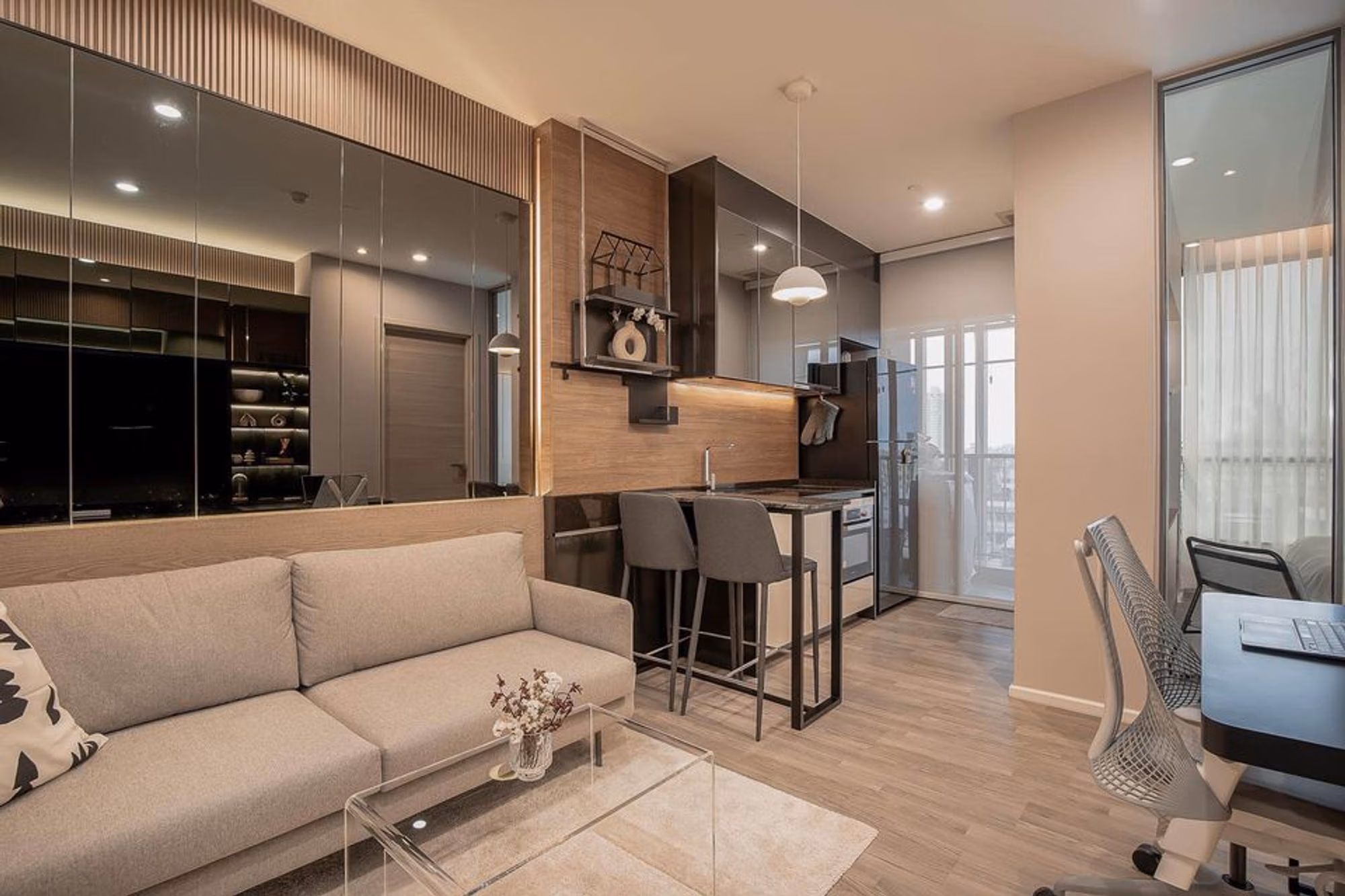 1 Bed Condo for Sale in Sathon - Image 1