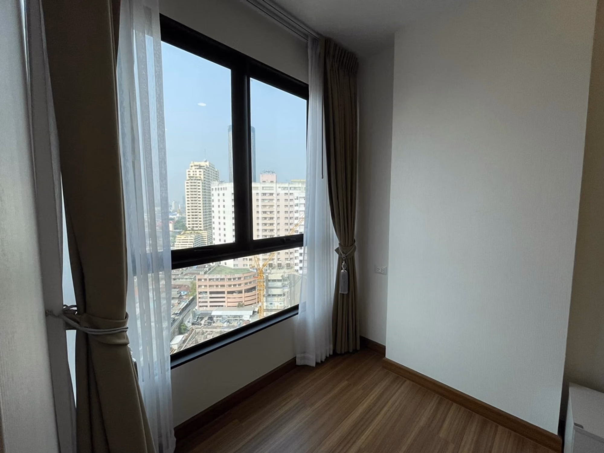 1 Bed Condo for Rent in Khlong San - Image 6