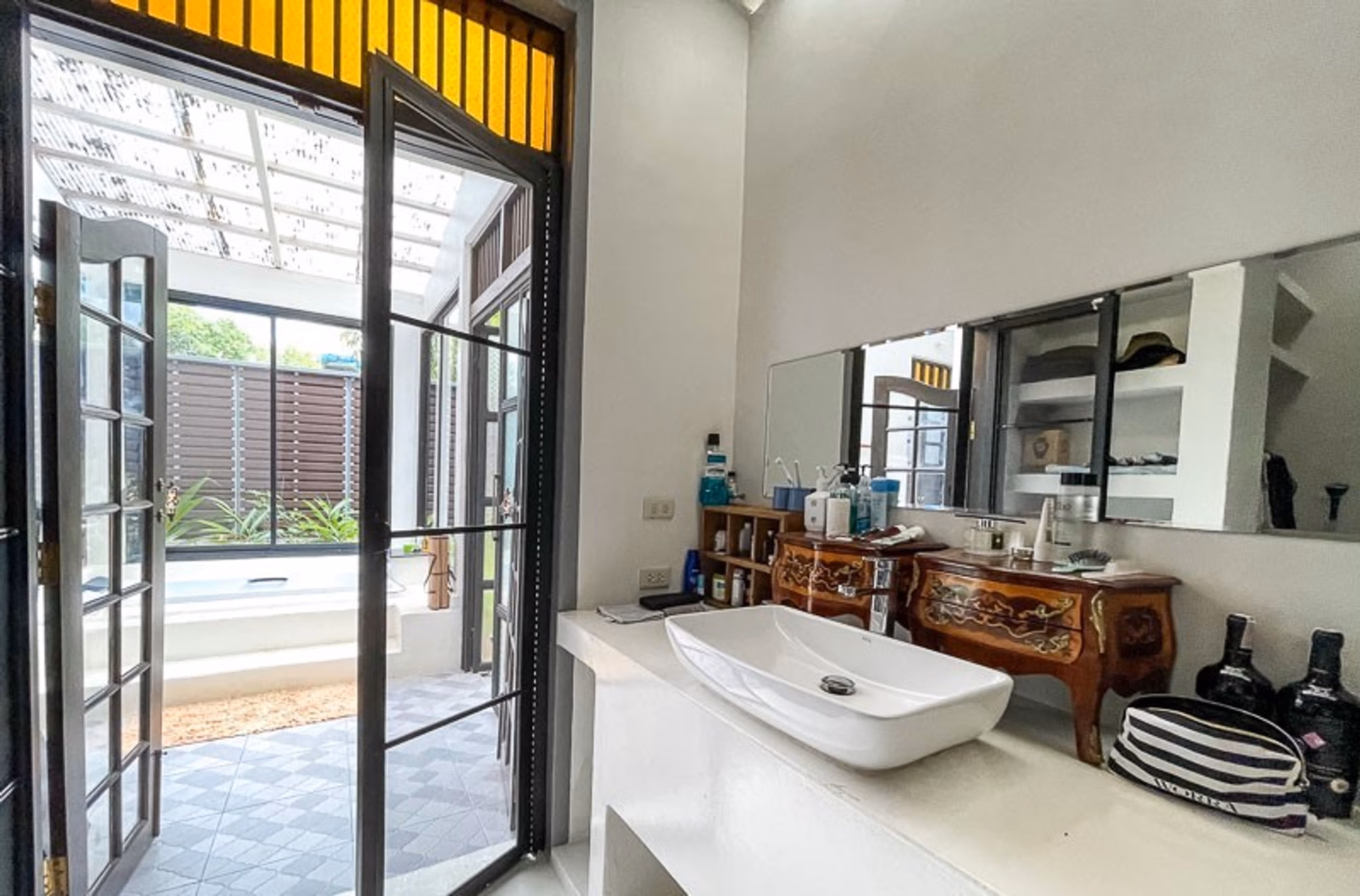 5 Bedroom House - Image 10
