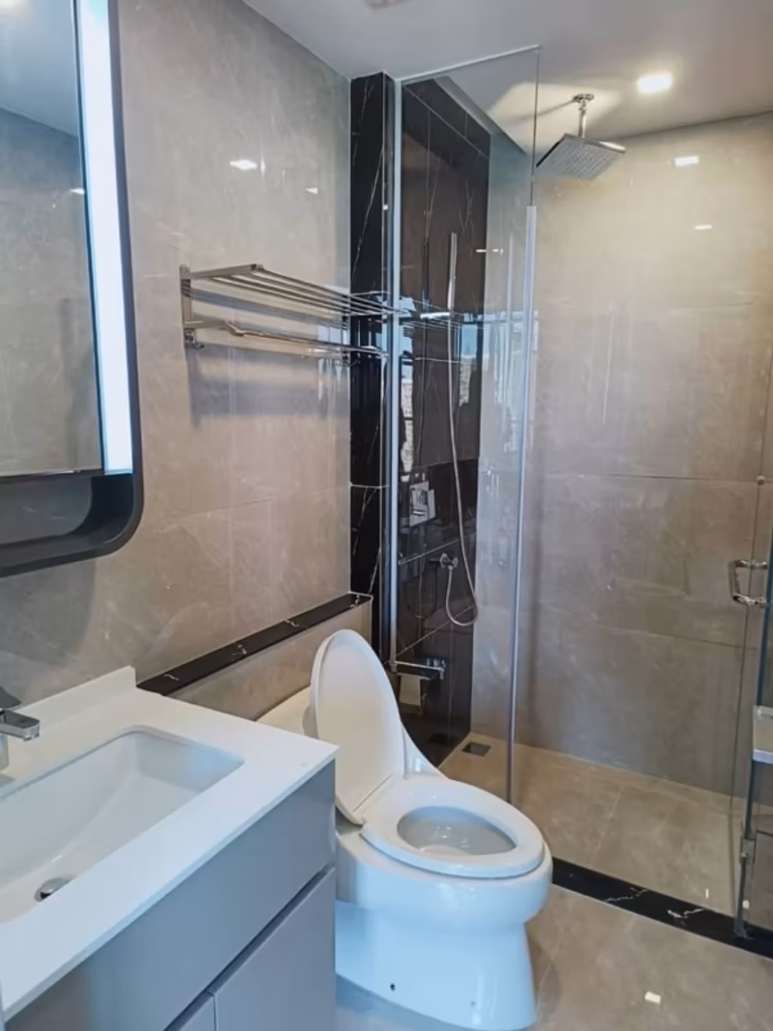 Condo - Image 6
