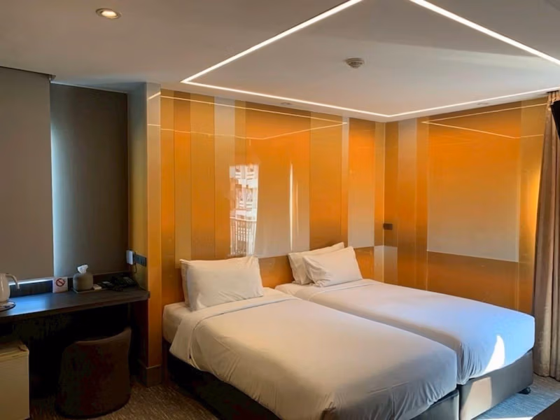 70 Bed Commercial for Rent in Ratchathewi