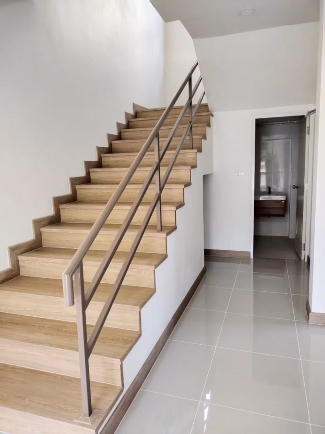 4 Bed House for Rent in Hang Dong - Image 6