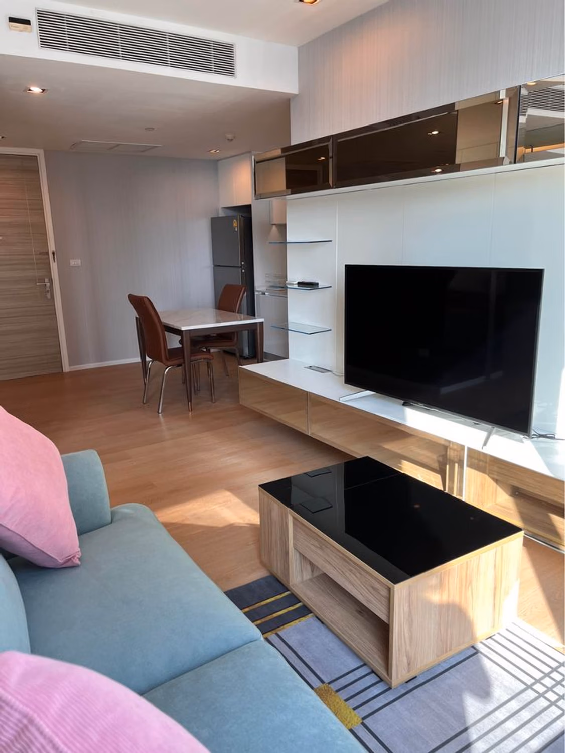 Condo for Rent at The Room Sukhumvit 21 - Image 2