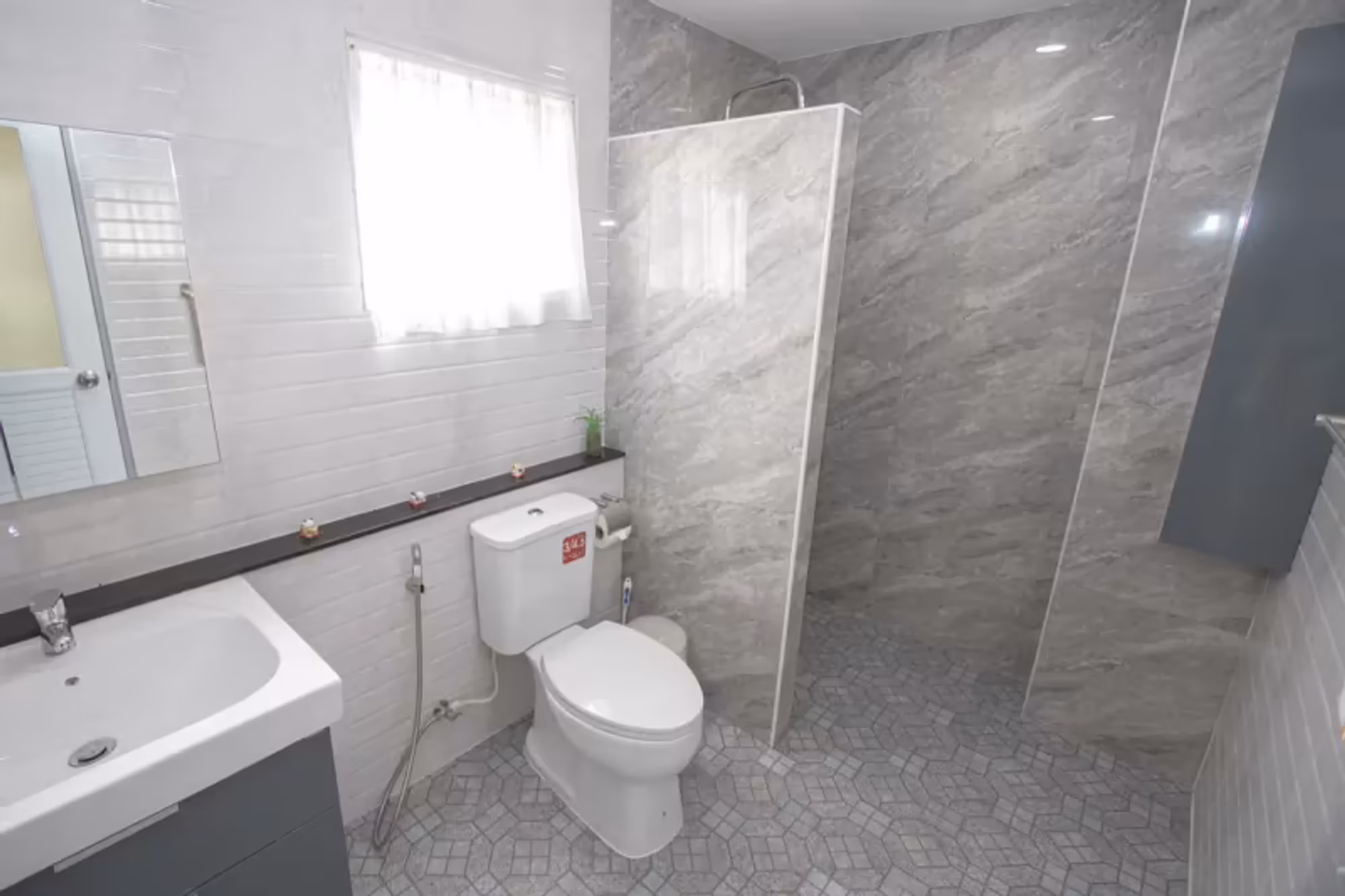 5 Bedroom House - Image 8