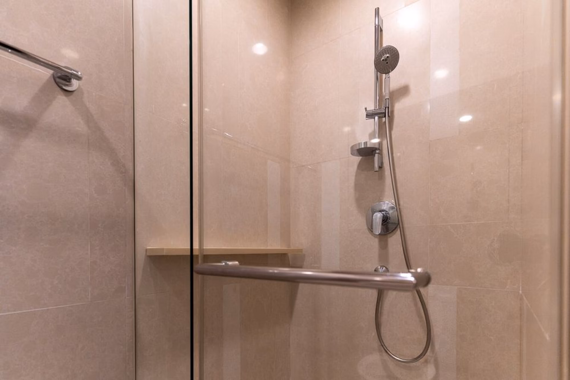 Condo - Image 7