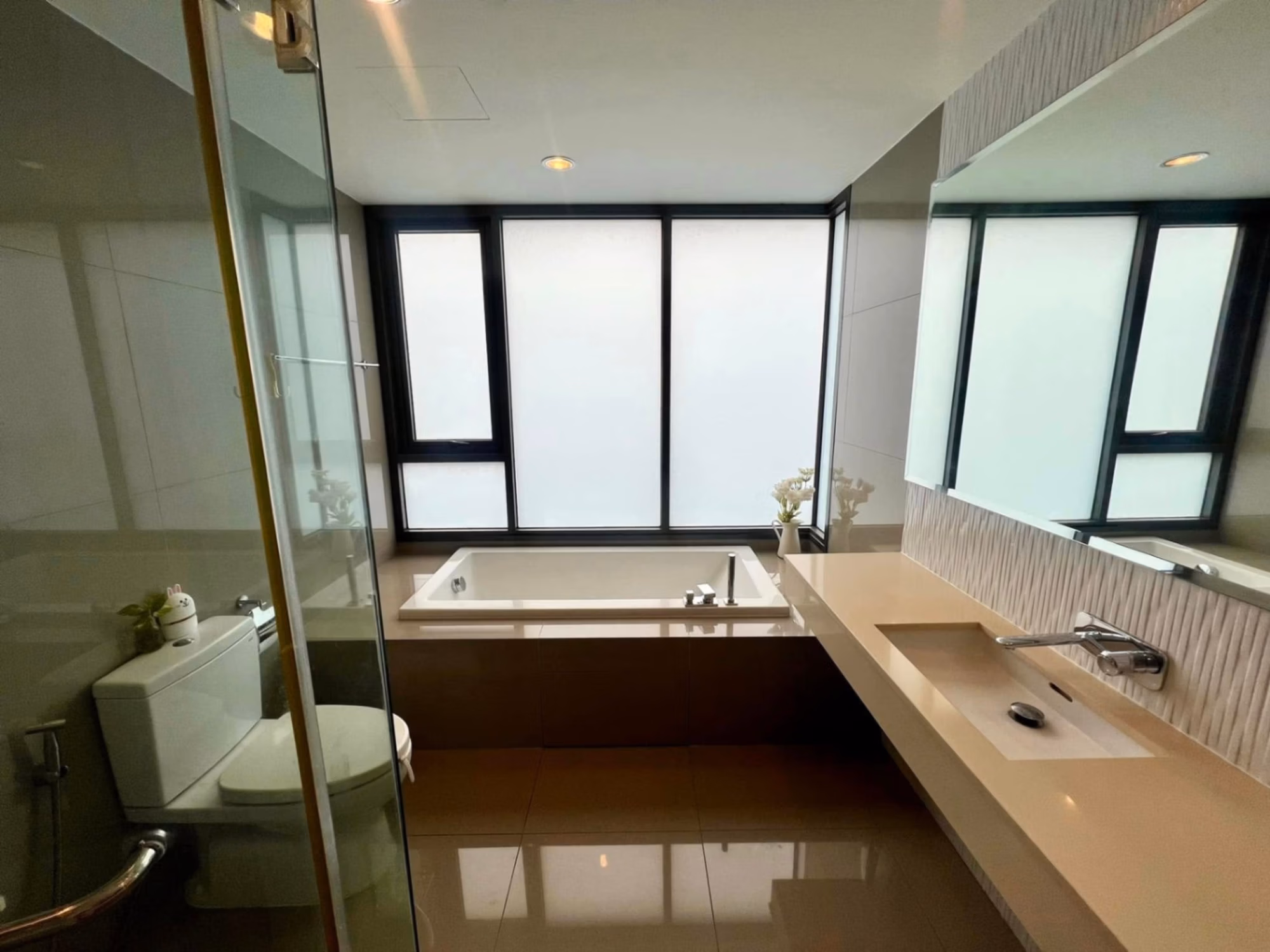 2 Bed Condo for Sale in Khlong Toei - Image 6