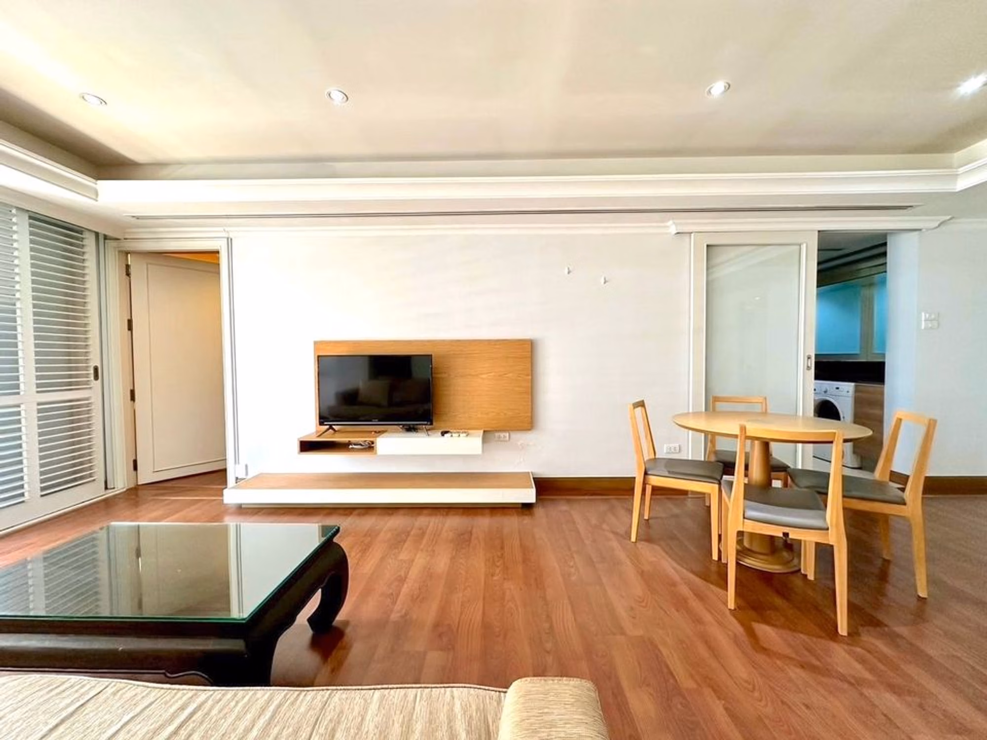 2 Bed Condo for Rent in Pathum Wan - Image 2
