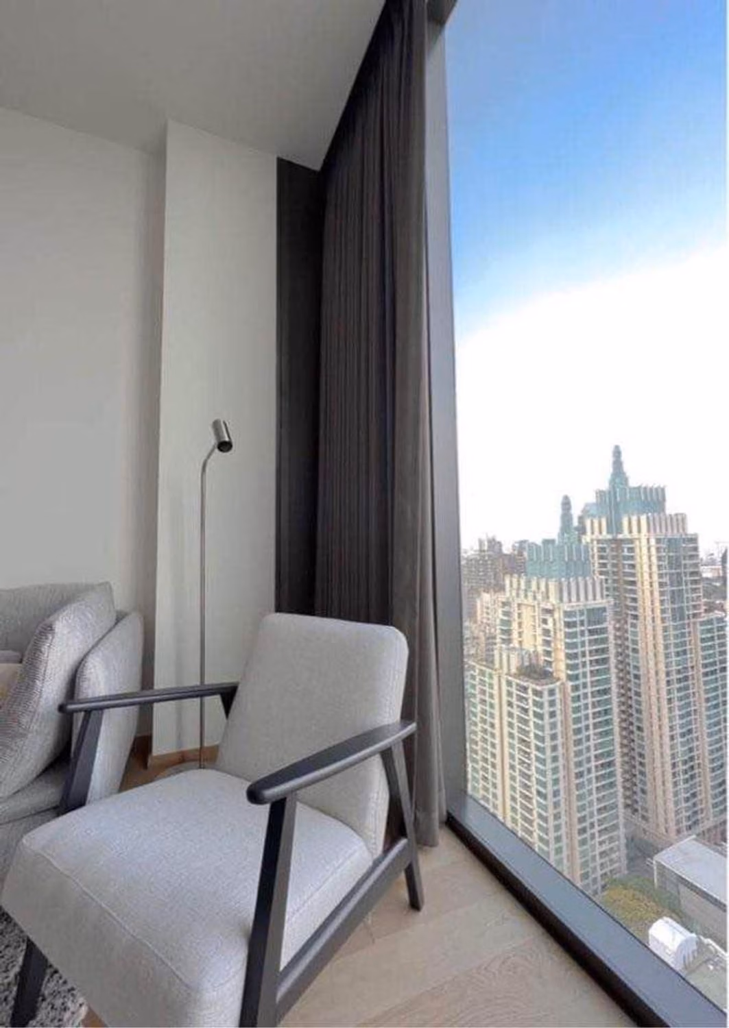 1 Bed Condo for Rent in Pathum Wan - Image 2
