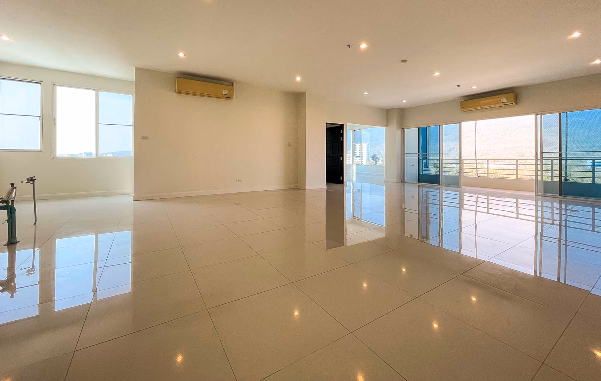 Unfurnished 4 Bed Condo w. Stunning Mountain View for Sale - Image 5