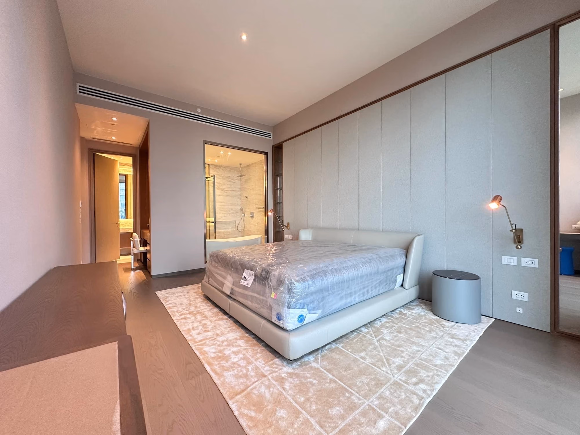 2 Bed Condo for Rent in Pathum Wan - Image 8