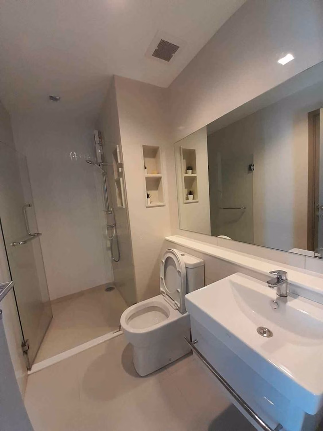 Condo for Rent at Life Asoke - Rama 9 - Image 6