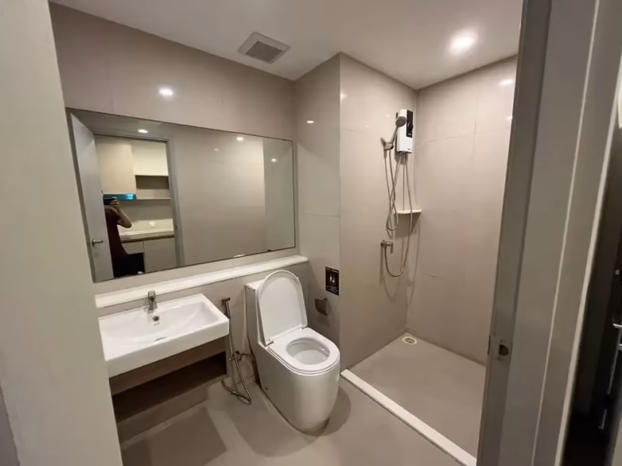 1 Bedroom Condo - Image 4