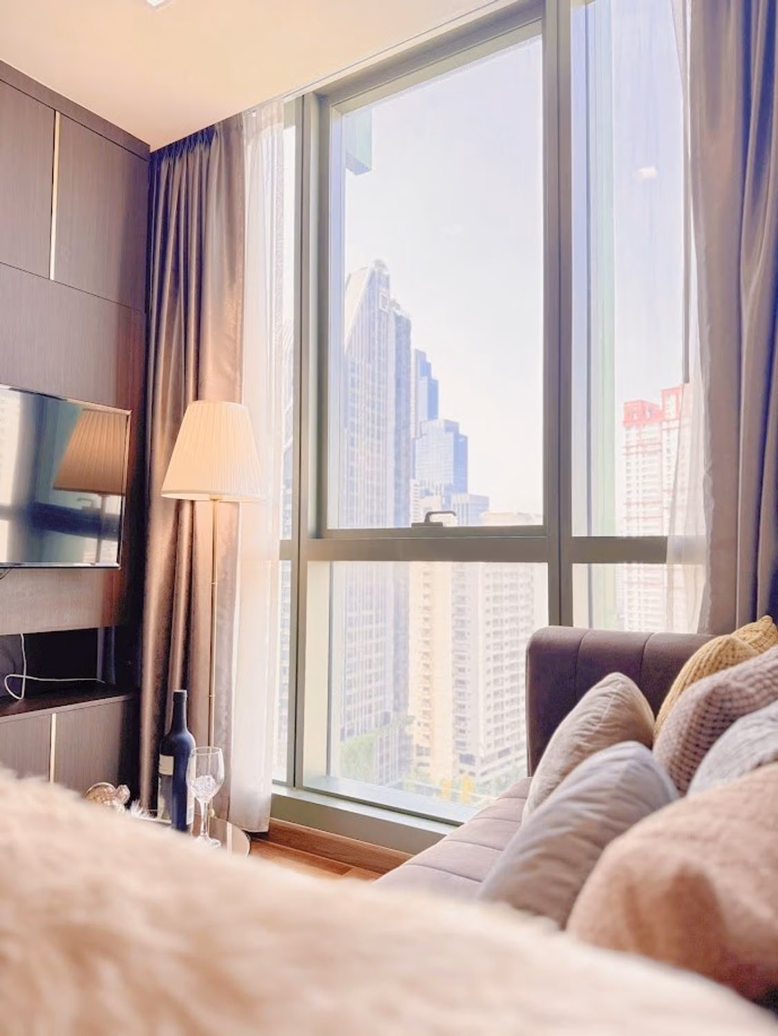 1 Bed Condo for Sale in Ratchathewi - Image 1
