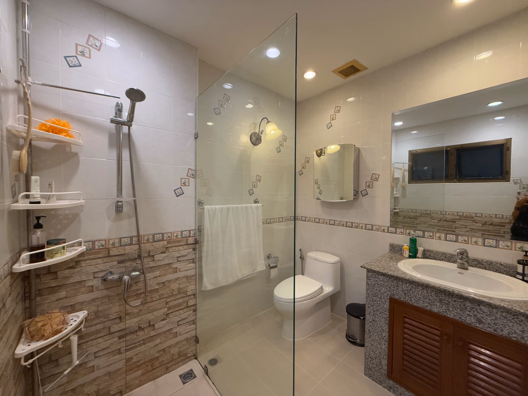 3 Bed House for Rent in Hang Dong - Image 31