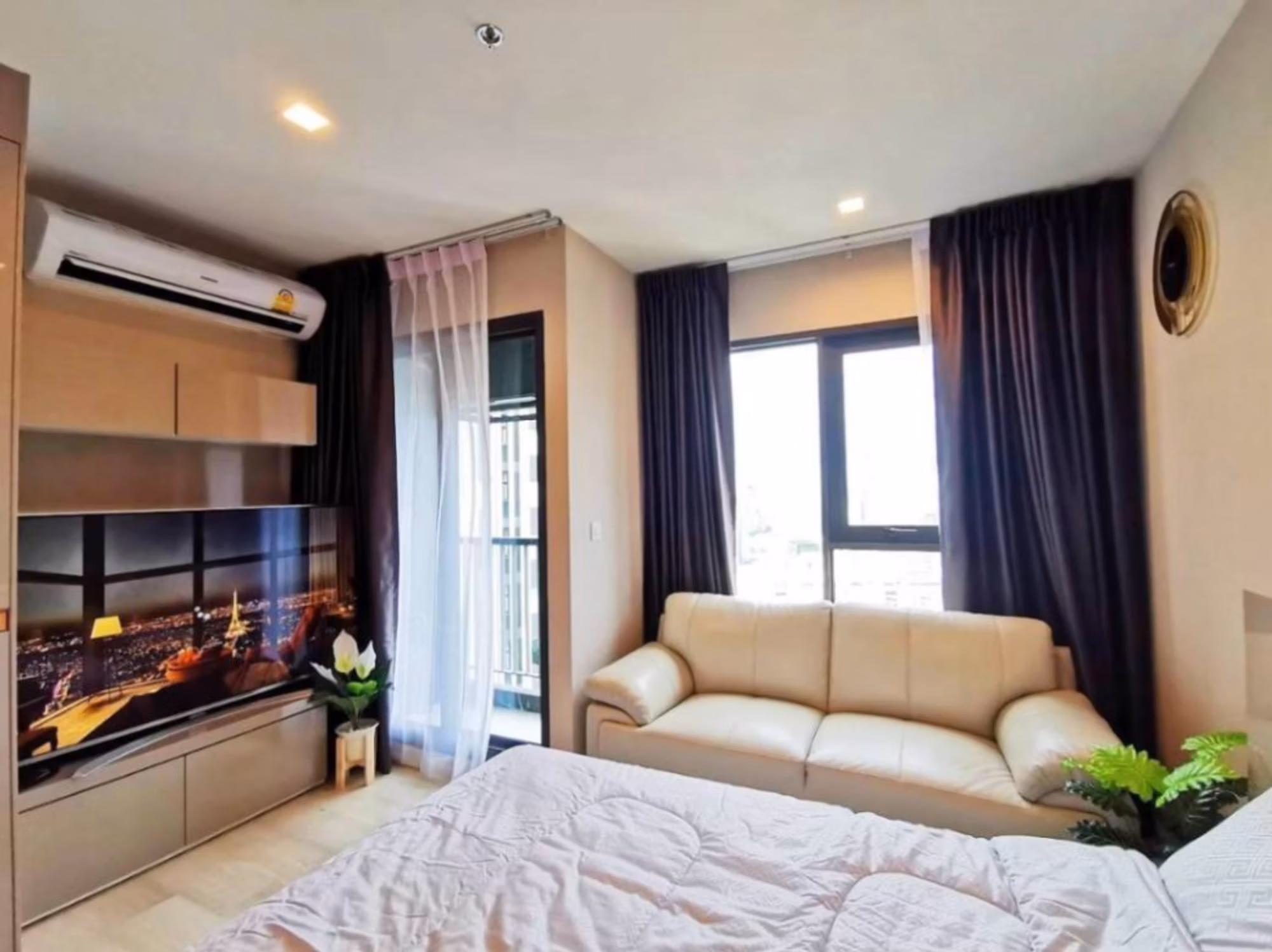 Studio Condo for Rent  Near Phloen Chit BTS - Image 3