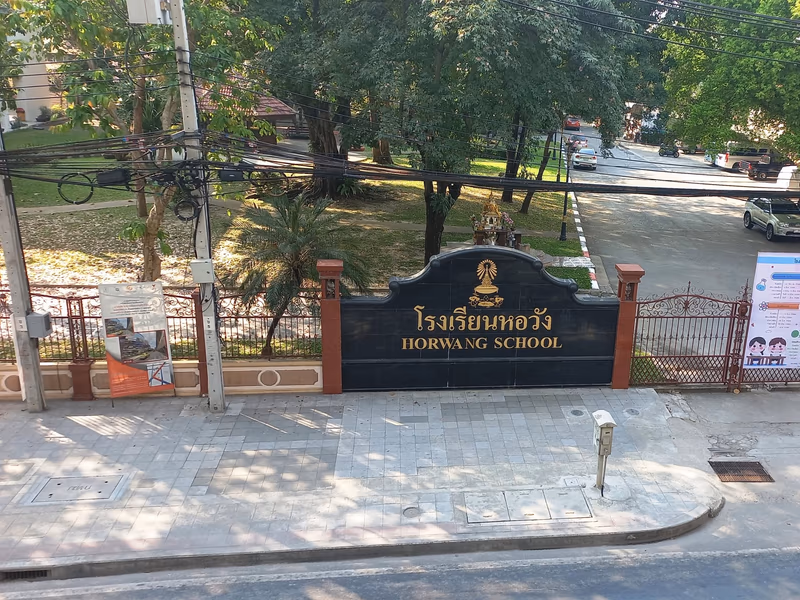 Ha Yaek Lat Phrao Station (N9)