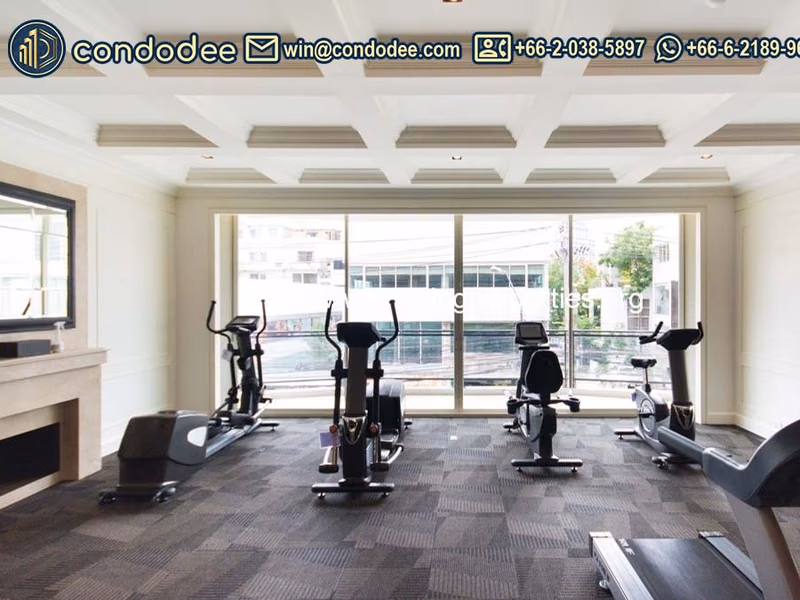 Royce Private Residences Condominium in Khlong Toei Nuea, V