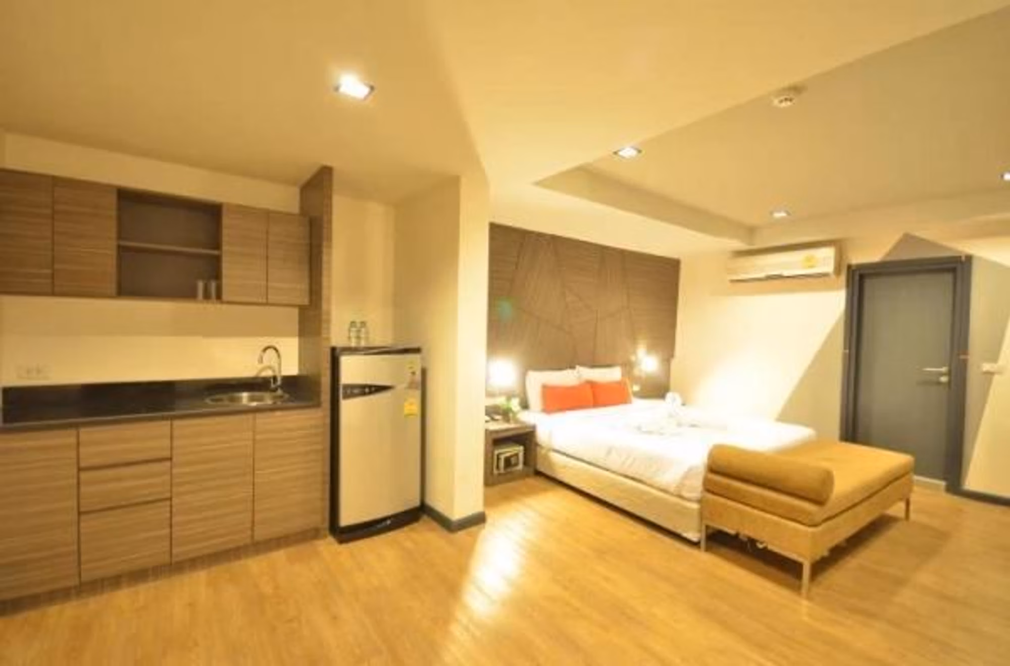 60 ห้องนอน อาคารพานิชย์ สำหรับ ขายและจำหน่าย ใน Sathon - Image 2