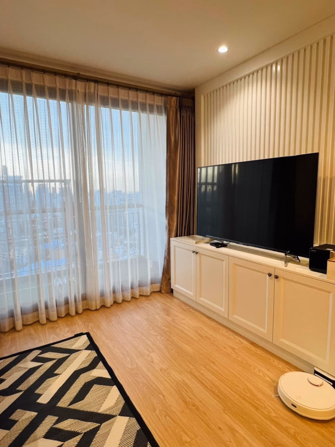 2 Bed Condo for Sale in Khlong Toei - Image 3