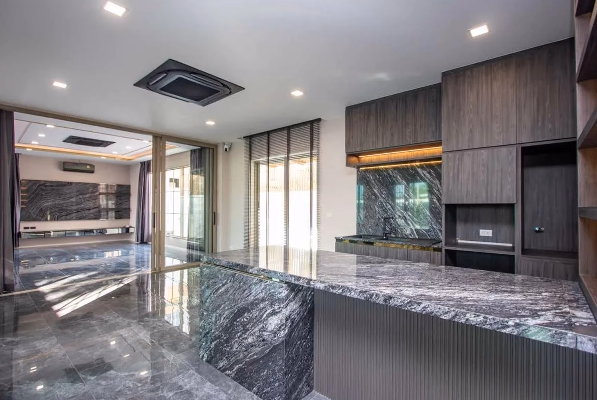 4 Bed House for Sale in San Kamphaeng - Image 3