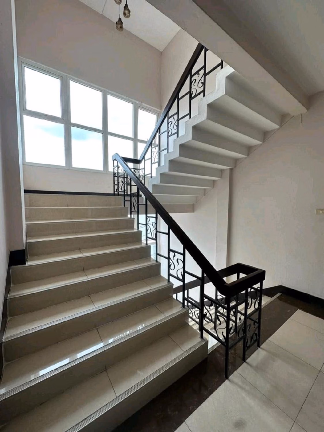 27 Bed Commercial for Rent in Watthana - Image 5
