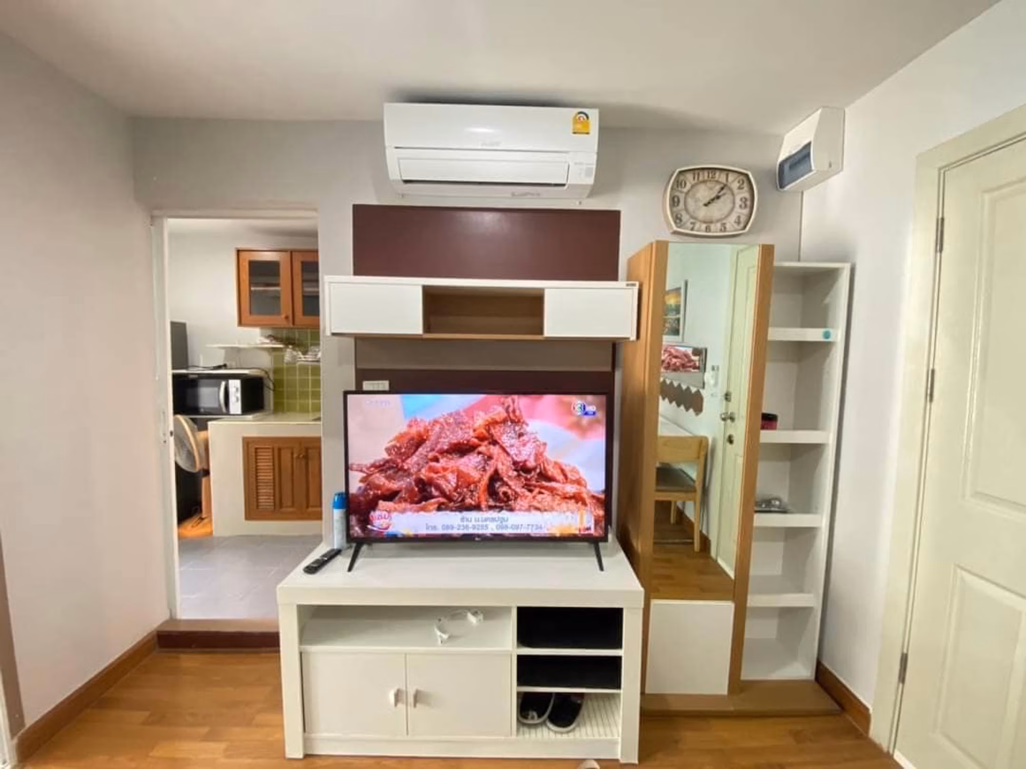 Condo for Rent at Regent Home 22 - Image 2