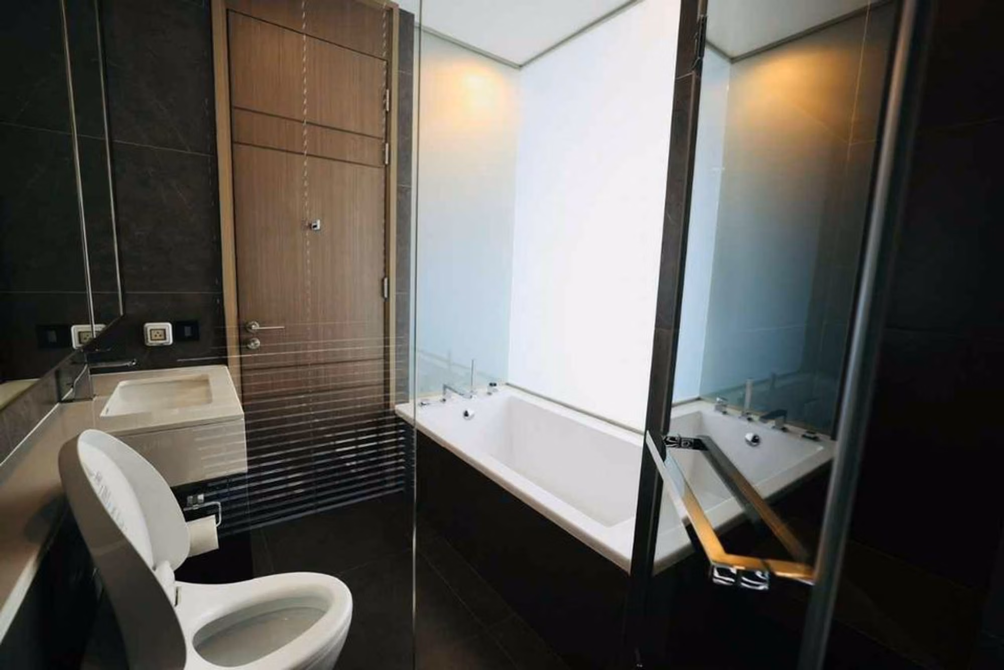 1 Bed Condo for Rent in Huai Khwang - Image 6
