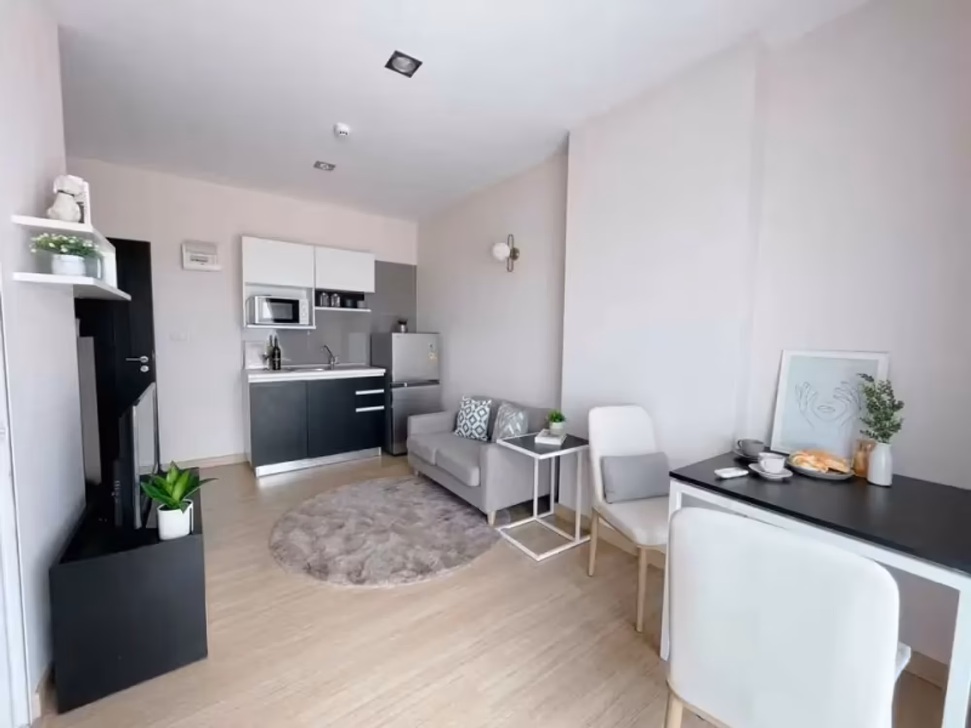 4 Bedroom Condo - Image 2