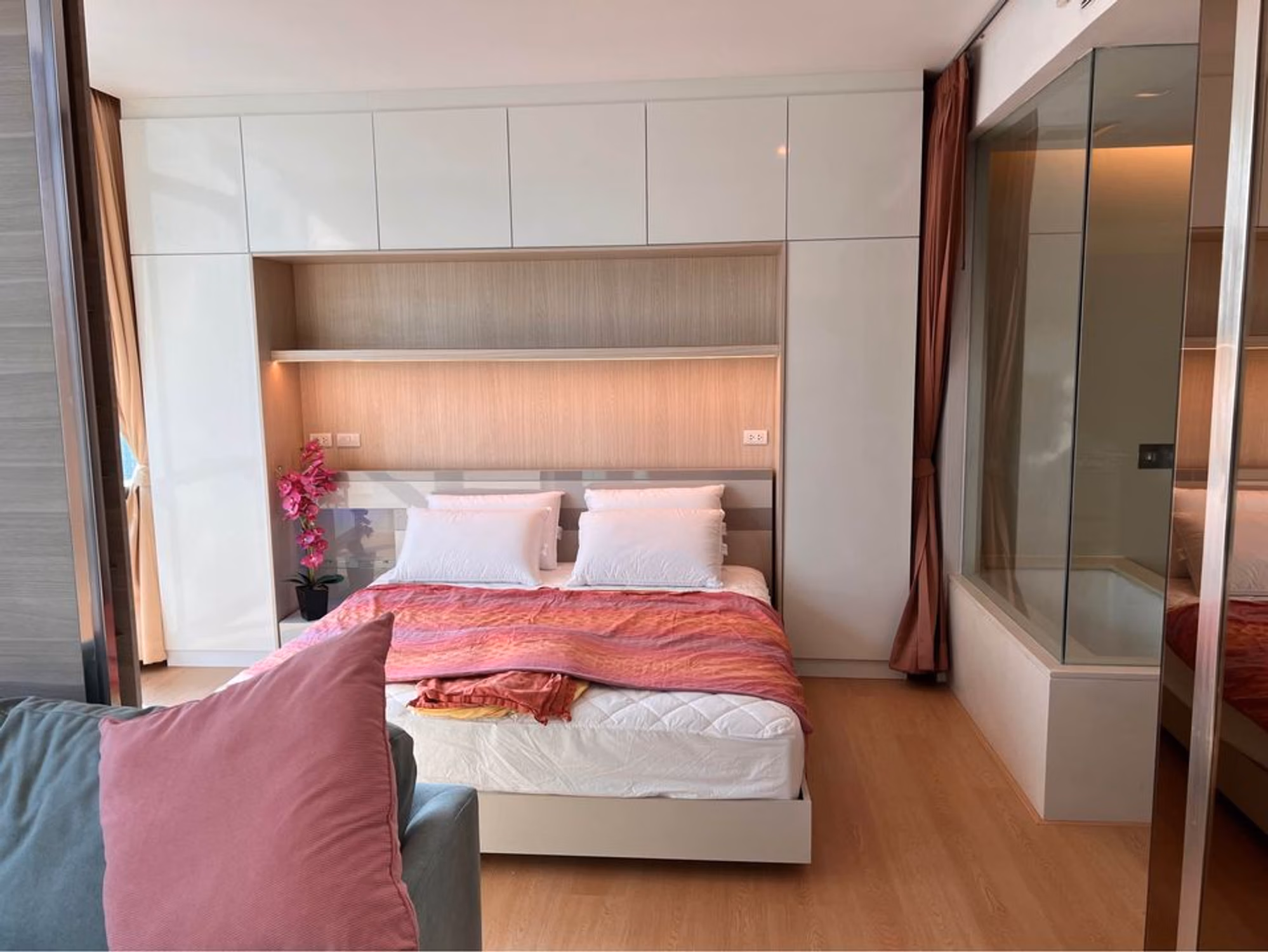 Condo for Rent at The Room Sukhumvit 21 - Image 9