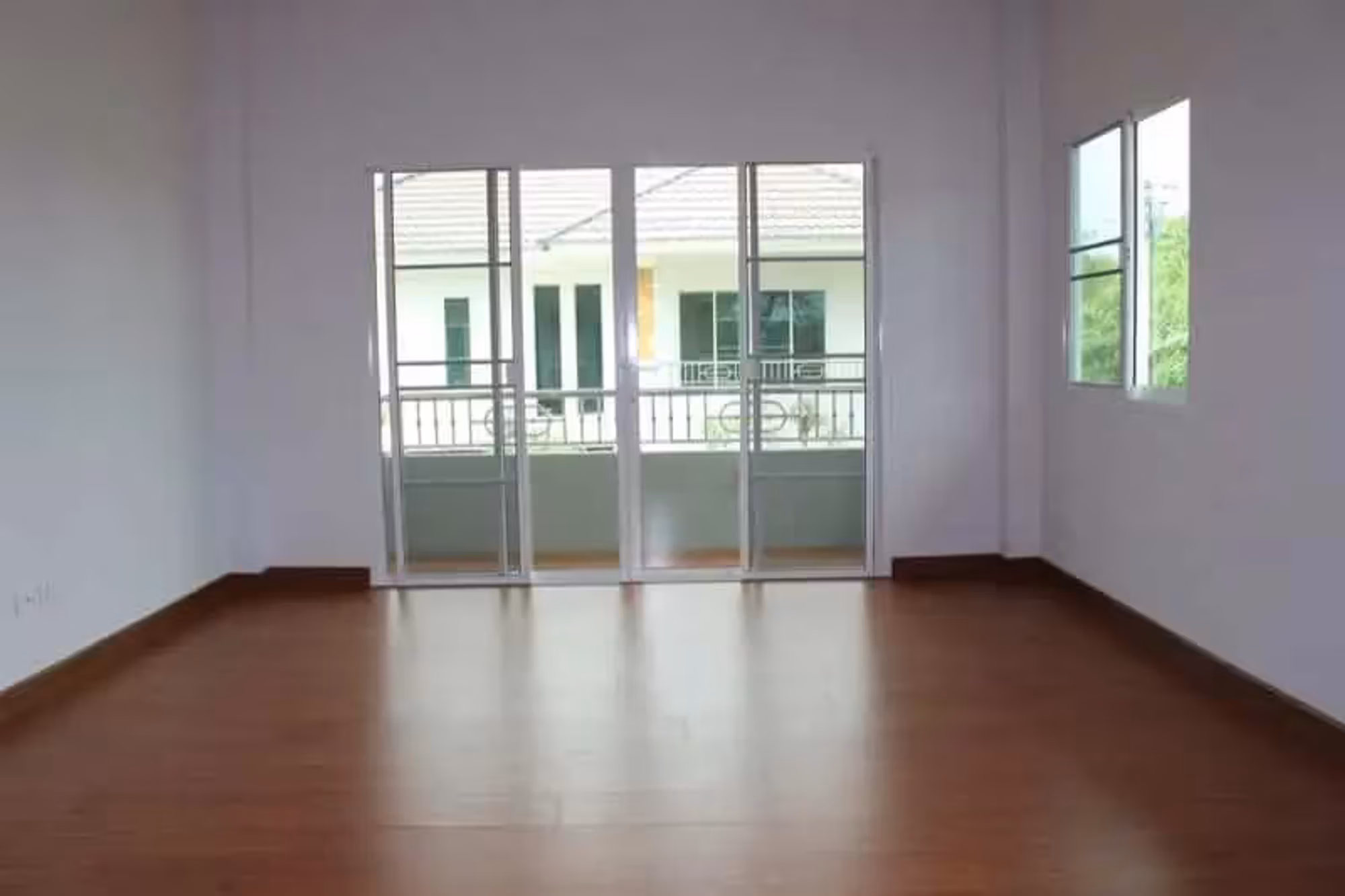 4 Bedroom House - Image 6