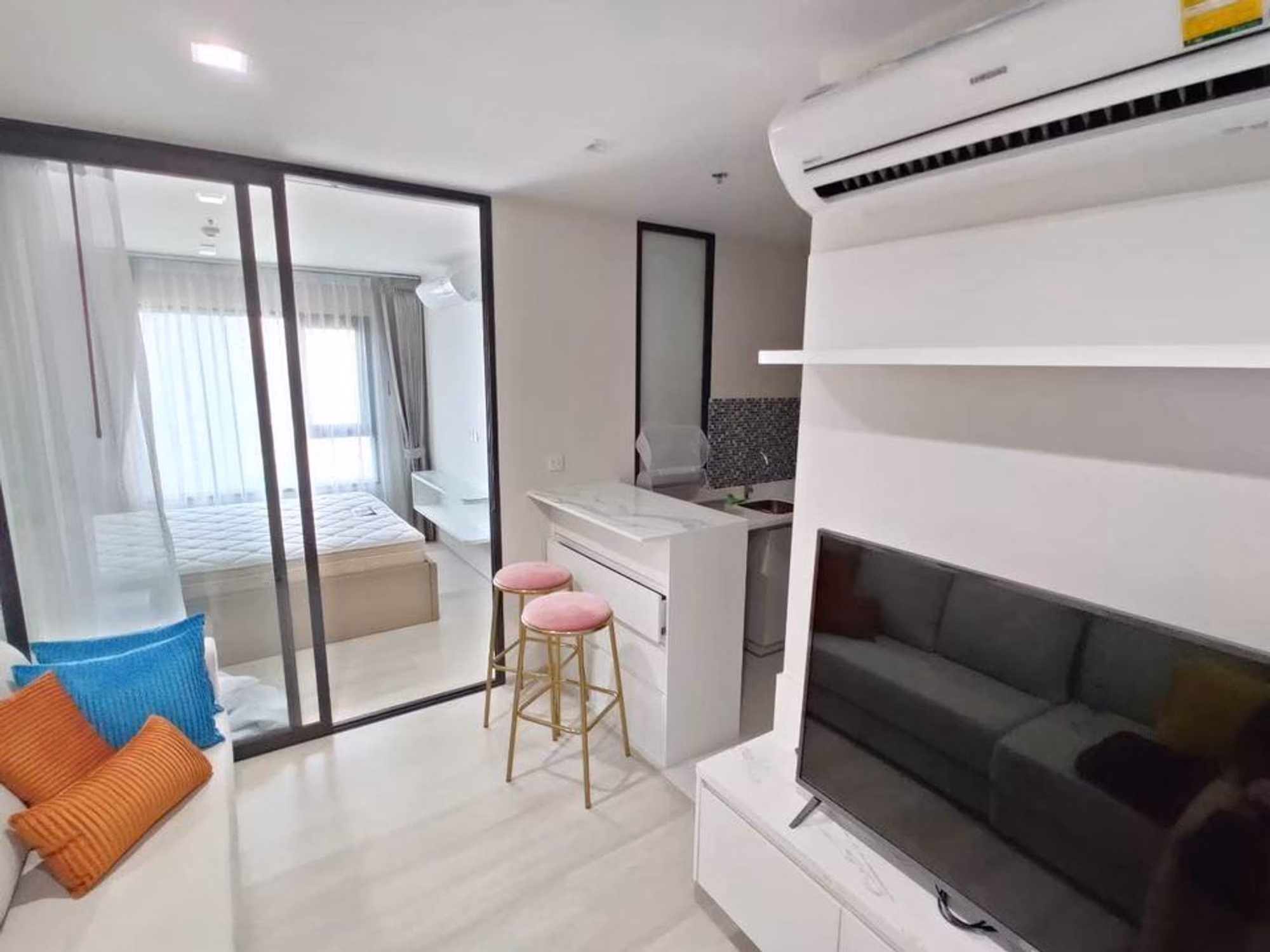 1 Bed Condo for Rent  Near Phloen Chit BTS - Image 1
