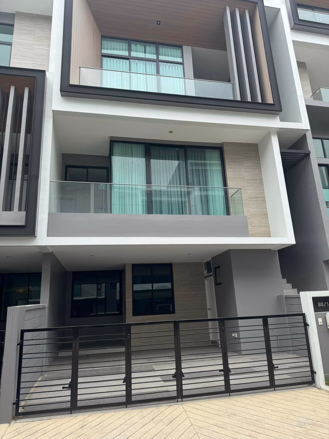 Townhouse for Sale at Nirvana Define Srinakarin-Rama9 - Image 8