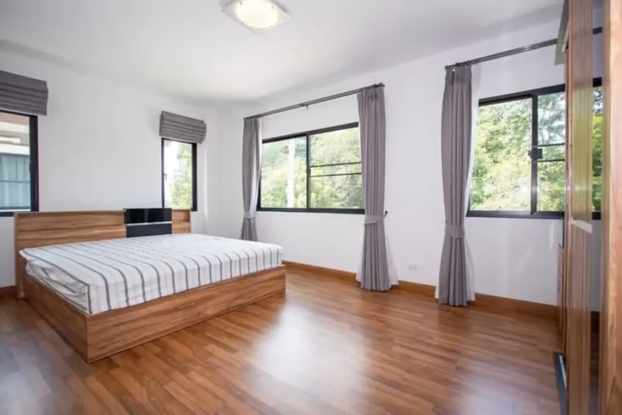 4 Bedroom House - Image 15