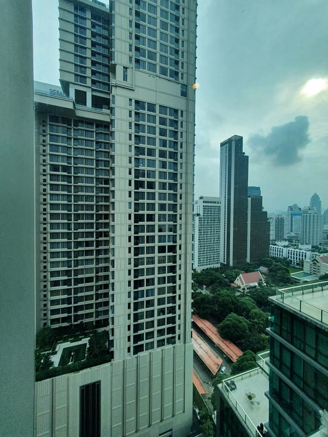 The Room Sukhumvit 21 - Image 19