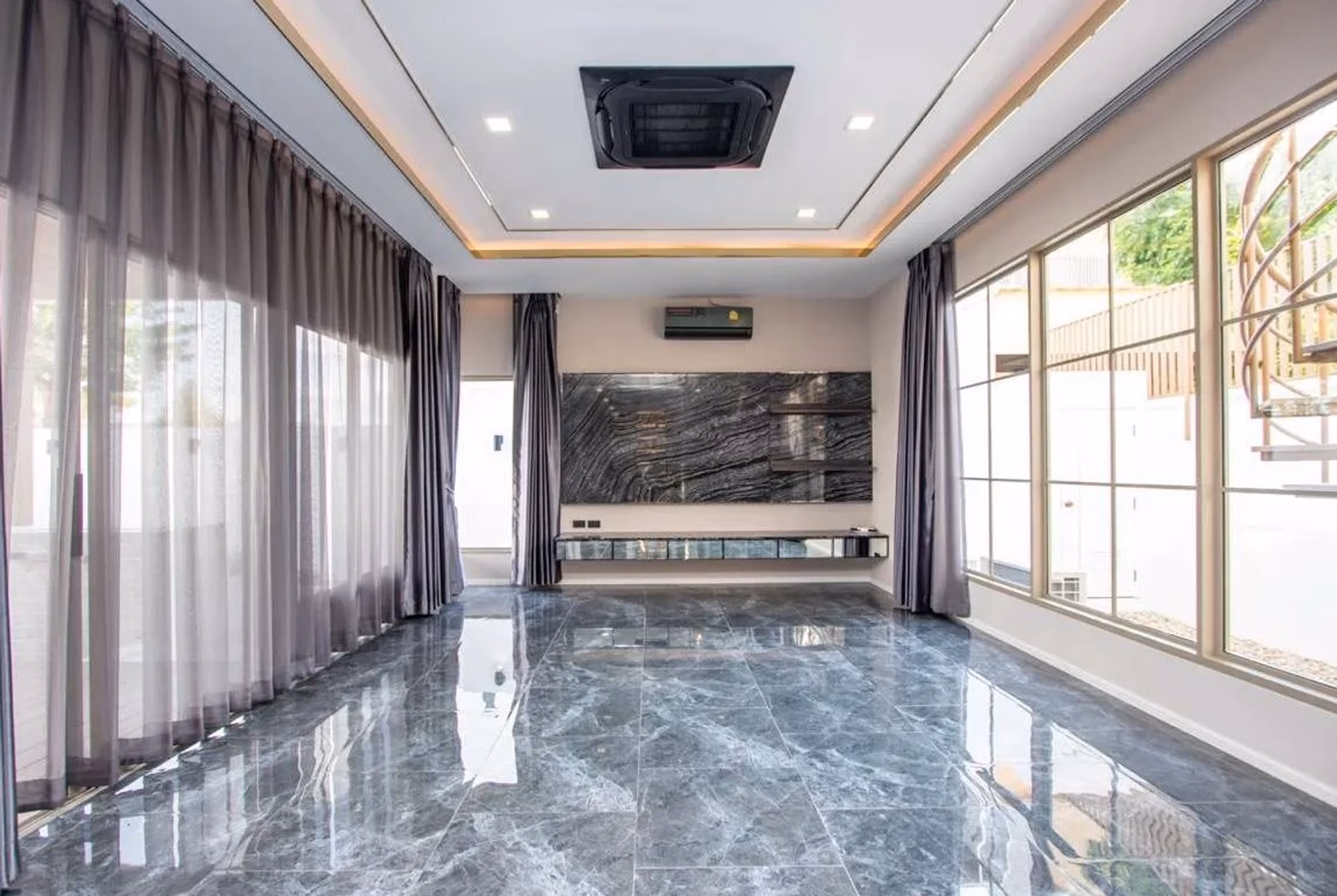 4 Bed House for Sale in San Kamphaeng - Image 2 4 Bed House for Sale in San Kamphaeng - Image 2