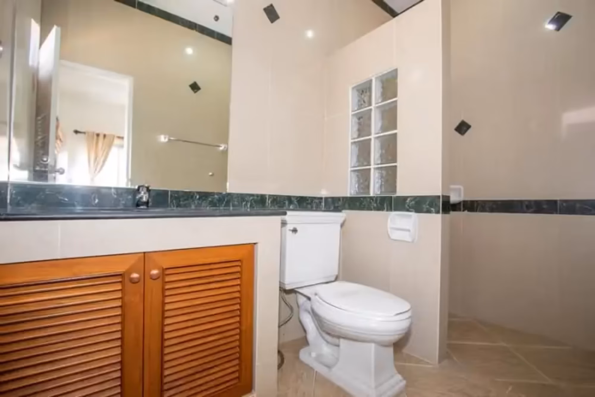 4 Bedroom House - Image 4