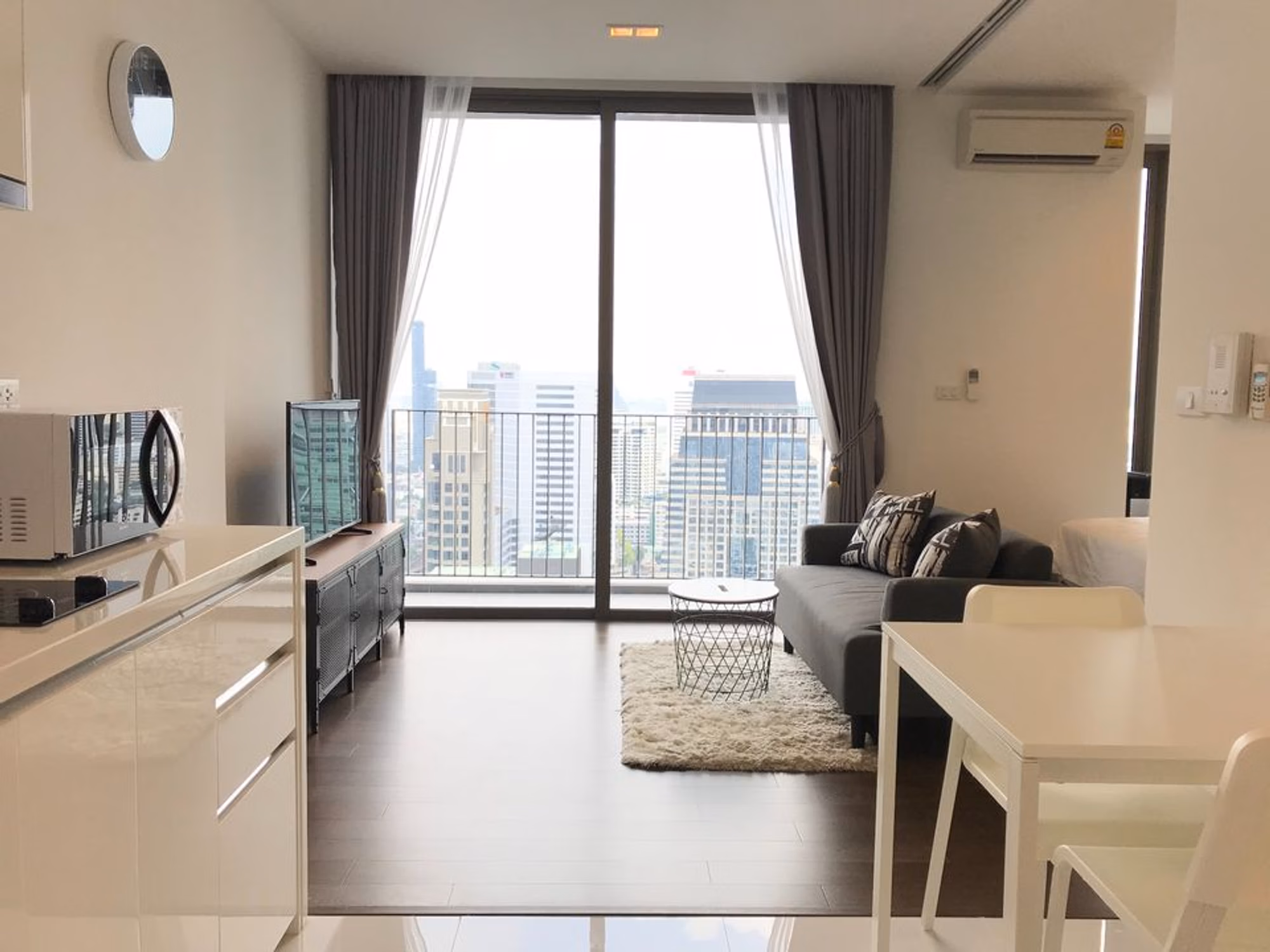 1 Bed Condo for Rent and Sale in Sathon - Image 1
