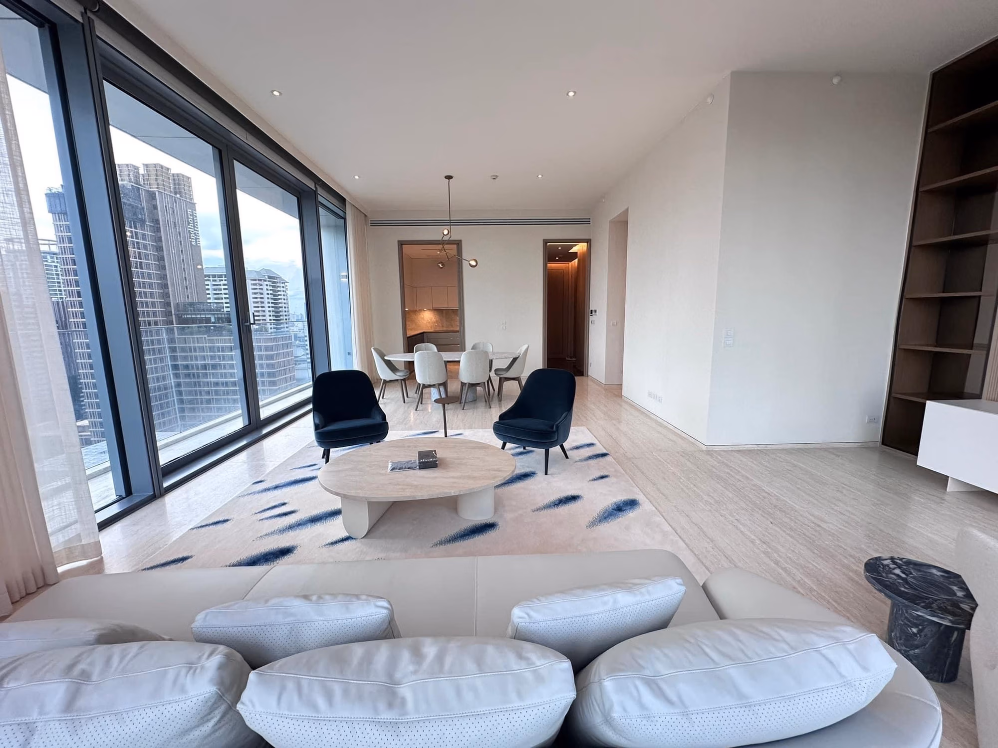 2 Bed Condo for Rent in Pathum Wan - Image 7