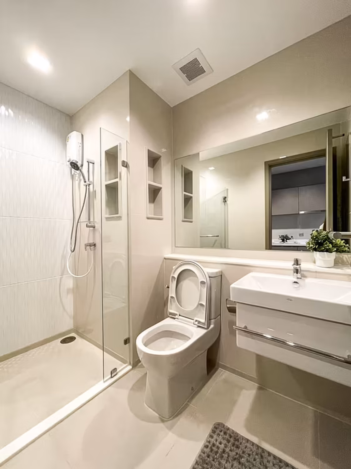 Condo for Rent at Life Asoke - Rama 9 - Image 6