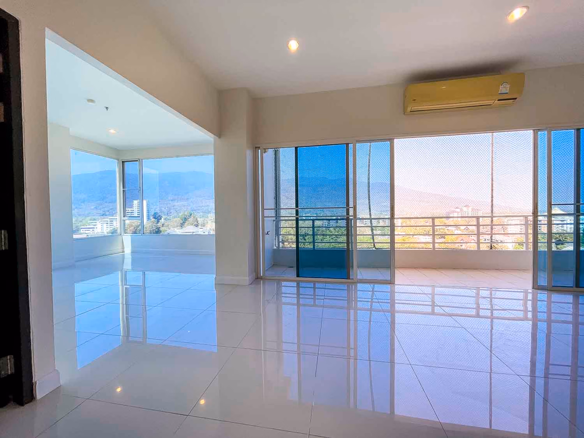 Unfurnished 4 Bed Condo w. Stunning Mountain View for Sale - Image 4
