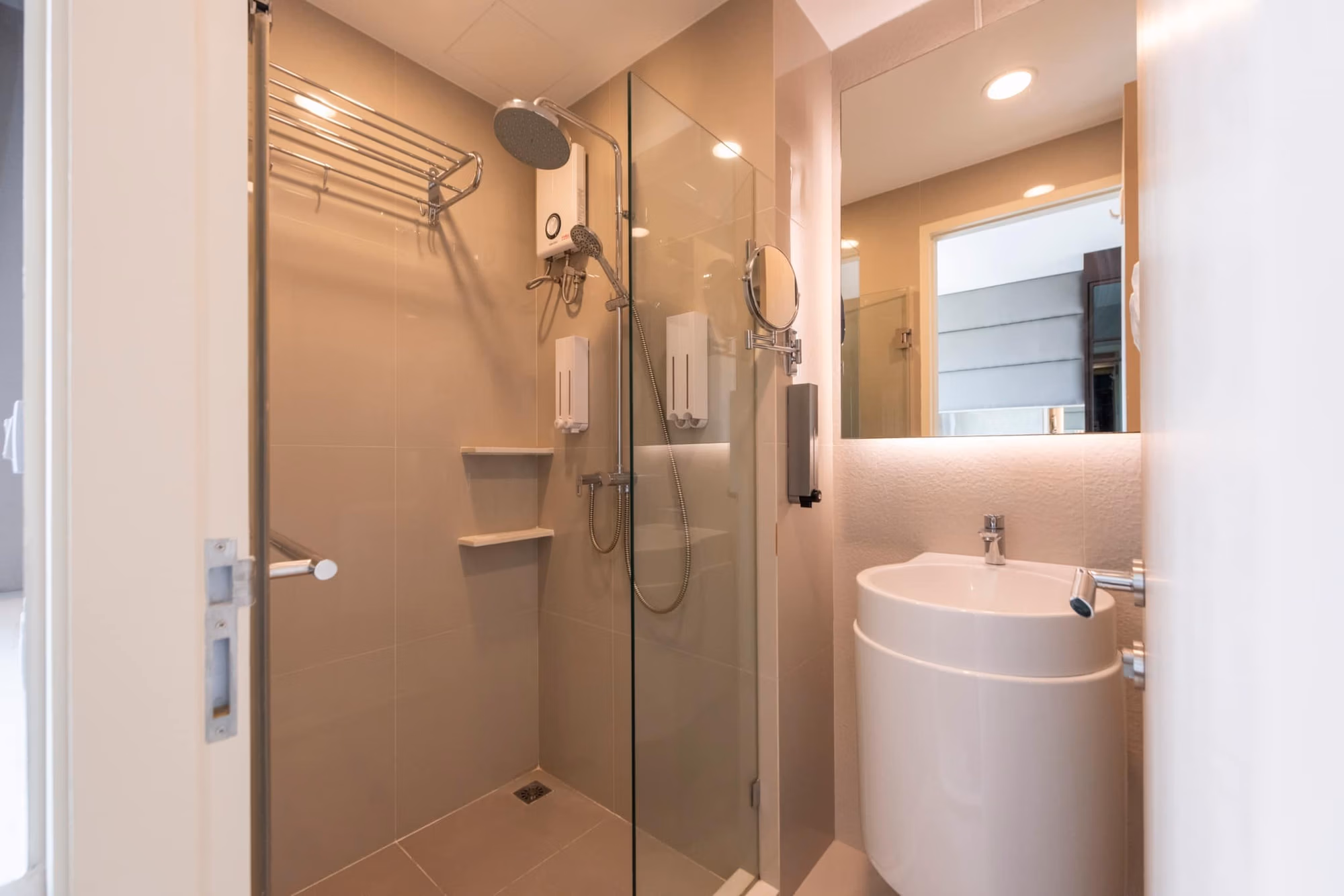 2 Bed Condo for Rent and Sale  Near Phra Ram 9 MRT - Image 4