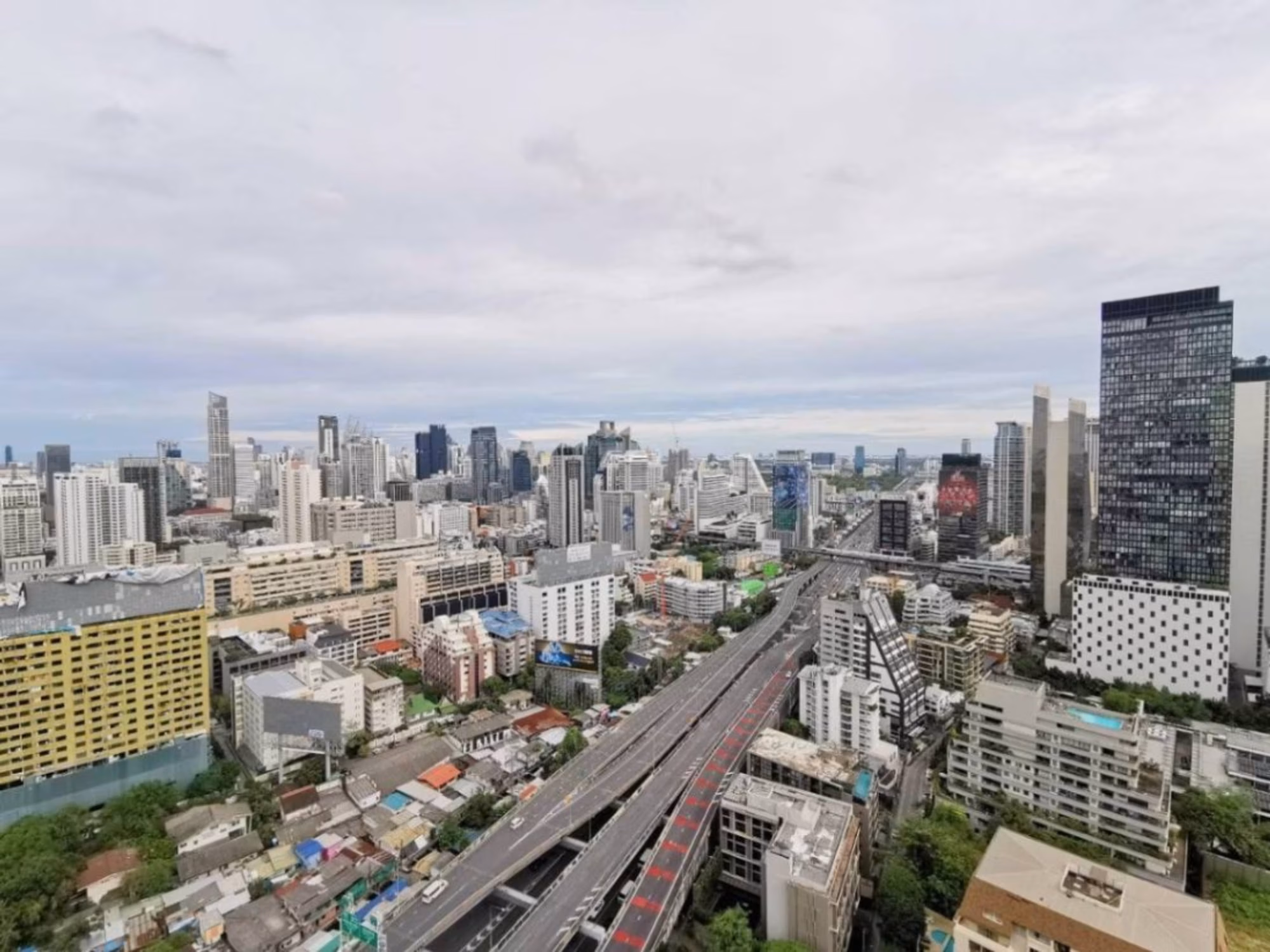 Studio Condo for Rent  Near Phloen Chit BTS - Image 10